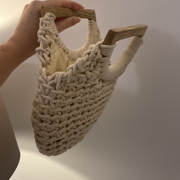 Crocheted rope purse with wooden handles - Picture 8 of 9